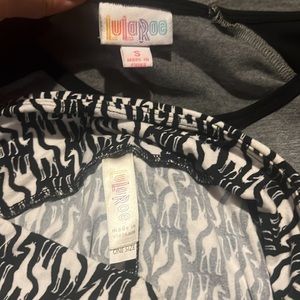 LuLaRoe Giraffe Leggings W/baseball style shirt
